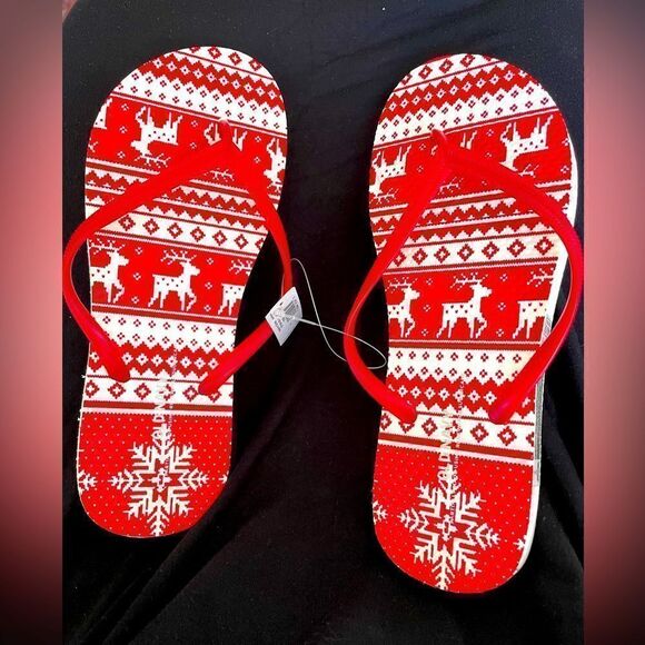 🎄Christmas holiday themed flip flops size 6 7 8 - Picture 1 of 3